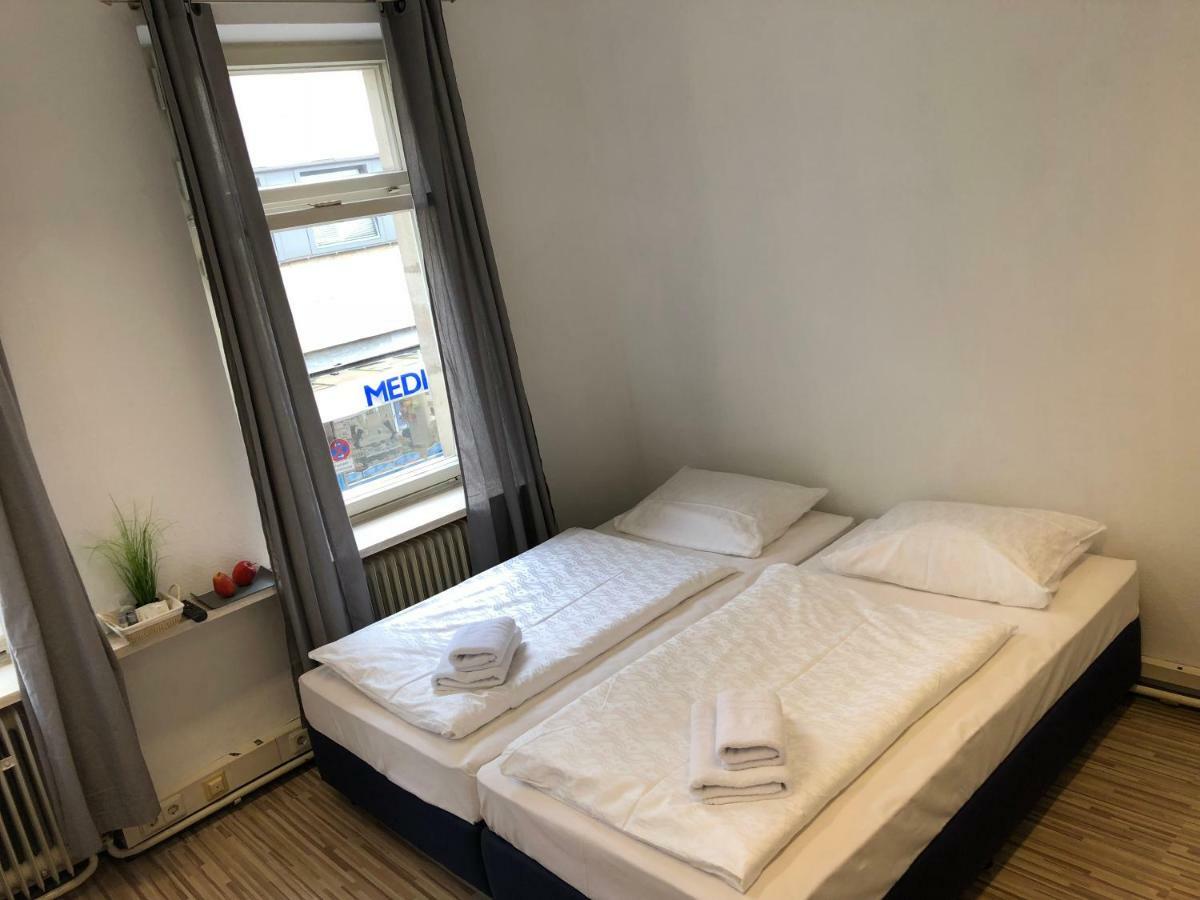 Downtown City - Privaterooms Fürth Exteriör bild