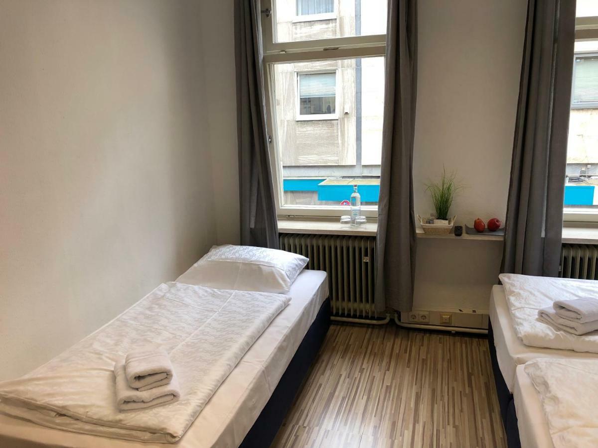 Downtown City - Privaterooms Fürth Exteriör bild