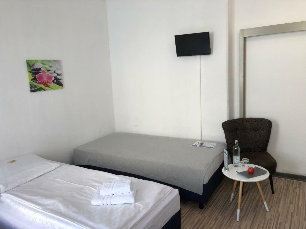 Downtown City - Privaterooms Fürth Exteriör bild